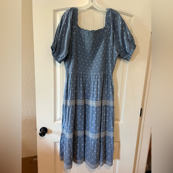 Size XL- Old Navy Puff-Sleeve Smocked Printed Embroidered Chambray Midi Dress - Picture 2 of 6